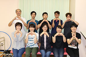 機関誌編集部「不来方No14」封入作業の様子　その2